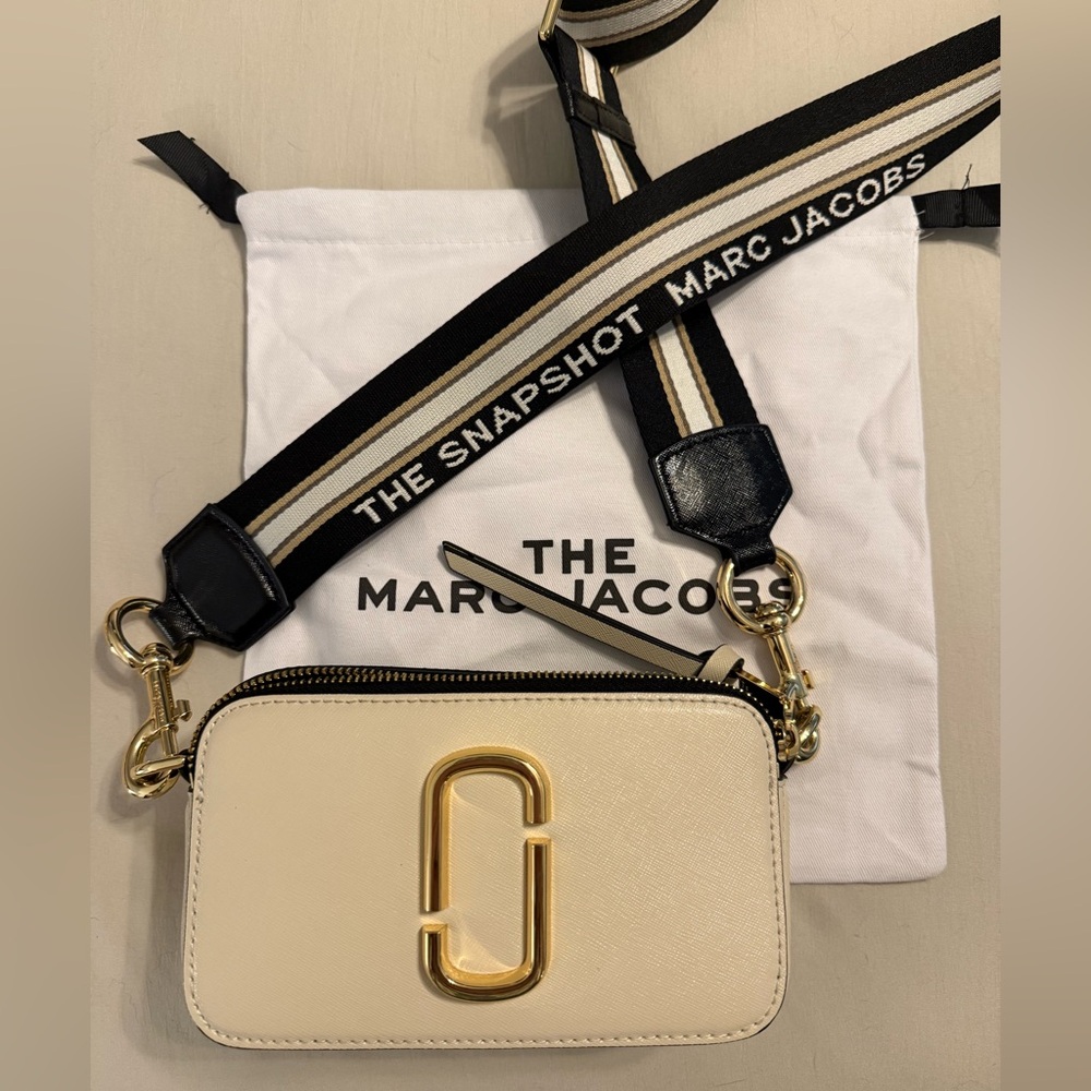 SOLD Marc Jacobs Snapshot bag